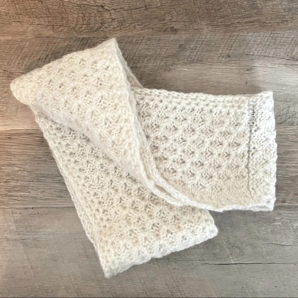 🌺 Kyber Outerwear Chunky Knit Ivory Infinity Wool Blend Scarf
